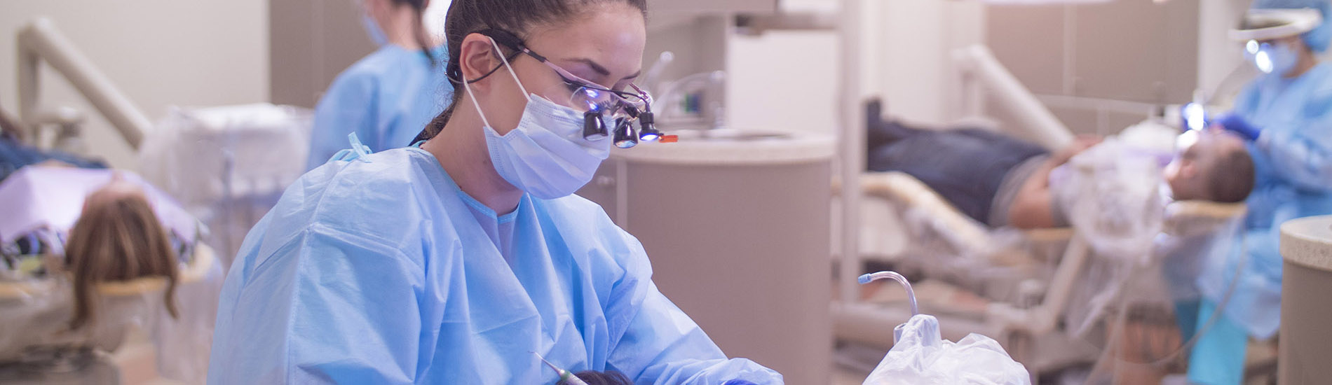 Student in dental hygiene lab