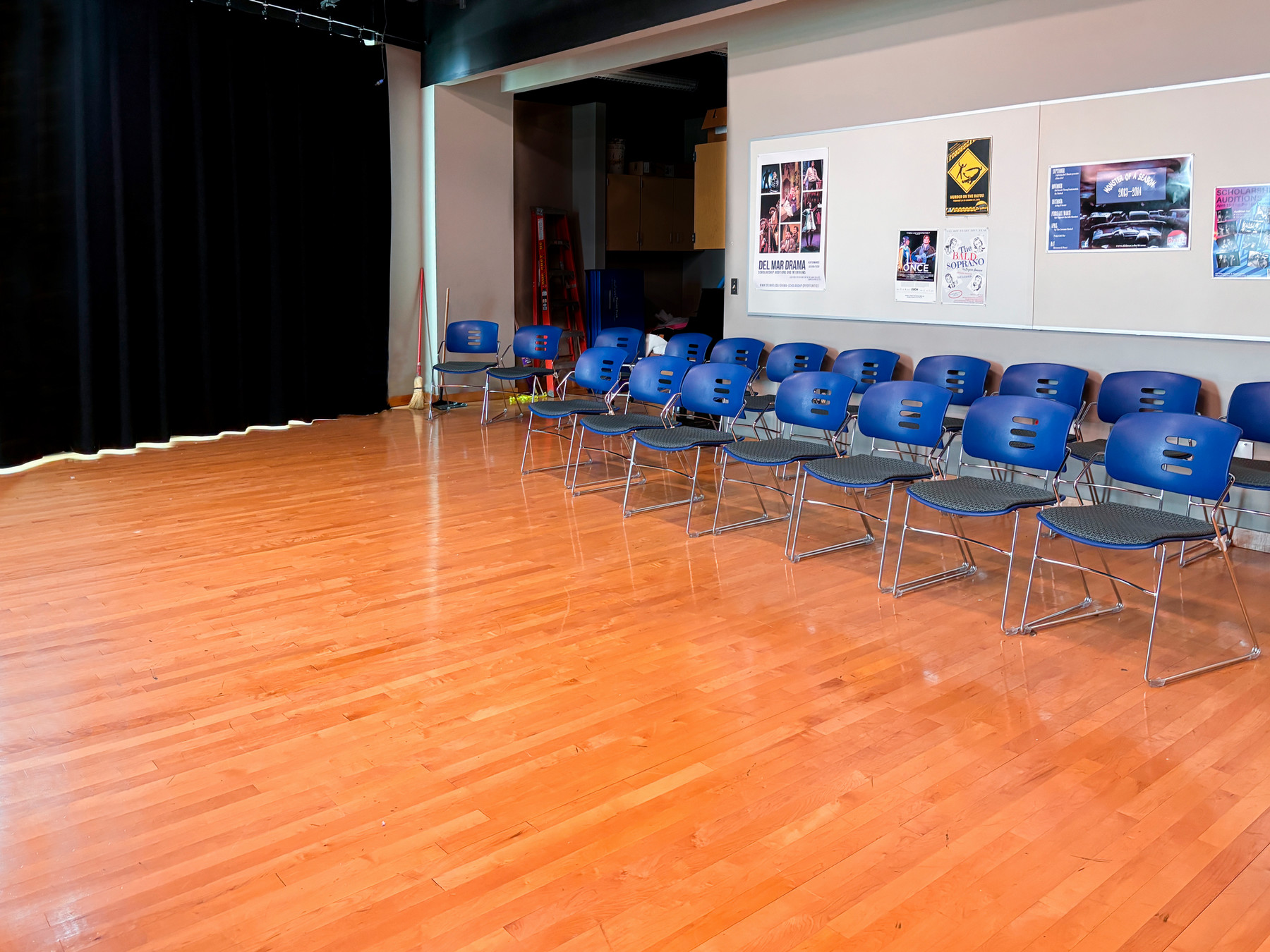 empty studio room with chairs