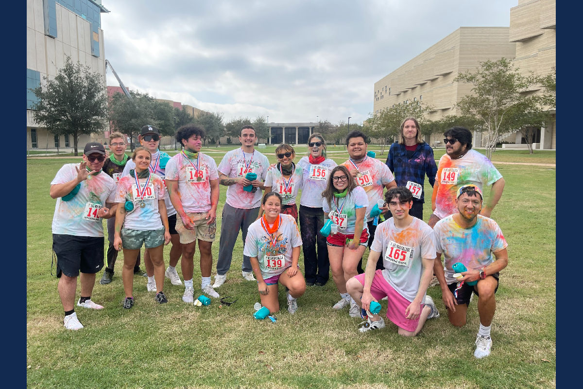 Color run participants pose for photo